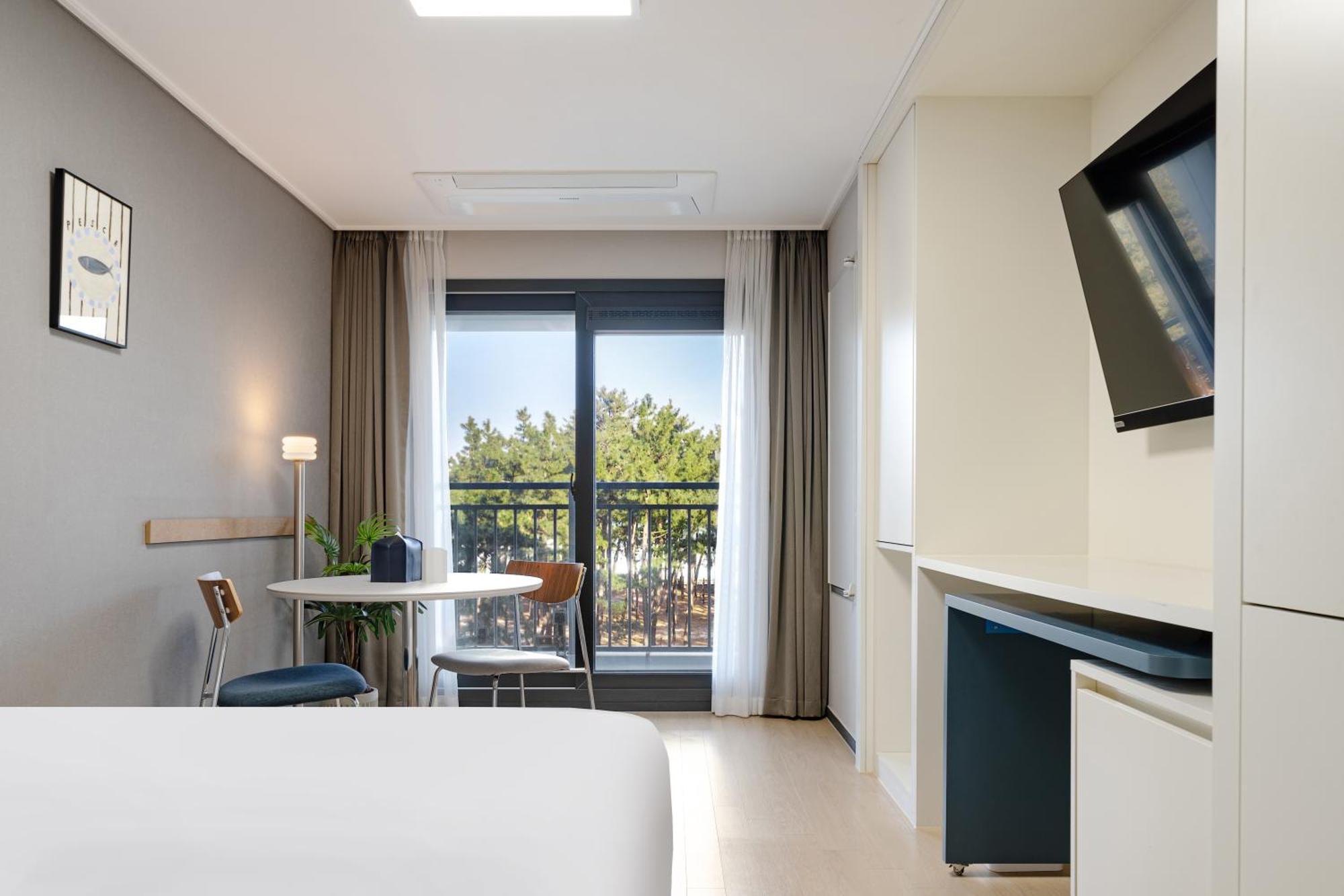 Urbanstay Sokcho Beach Ab Exterior photo
