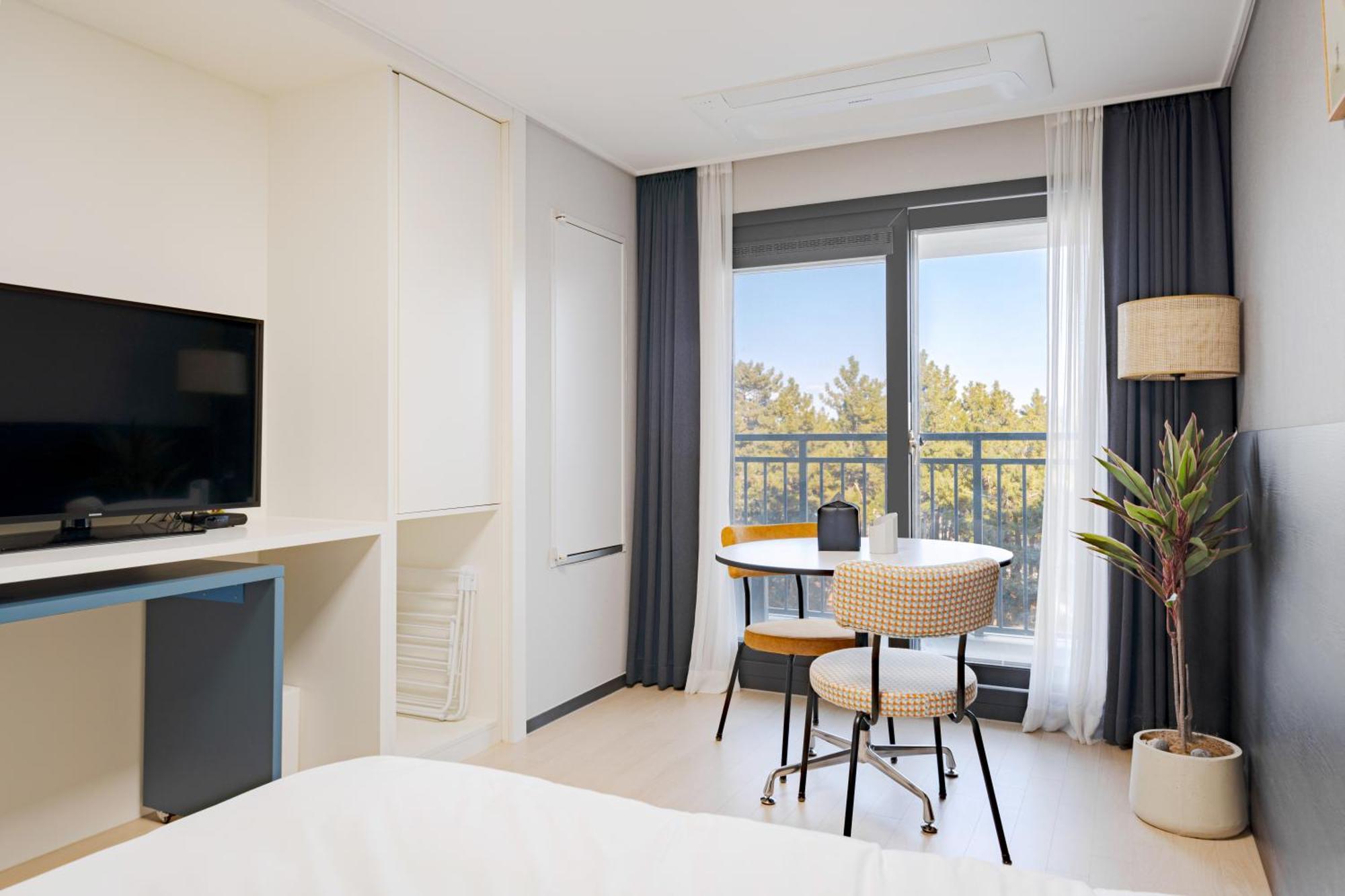 Urbanstay Sokcho Beach Ab Exterior photo