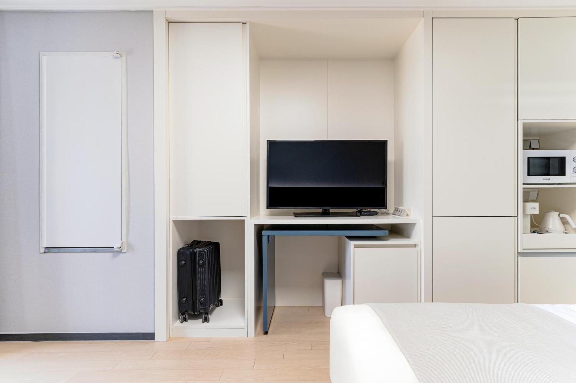 Urbanstay Sokcho Beach Ab Exterior photo