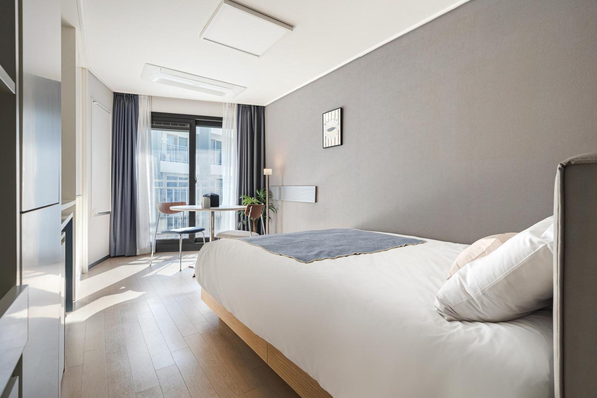 Urbanstay Sokcho Beach Ab Exterior photo